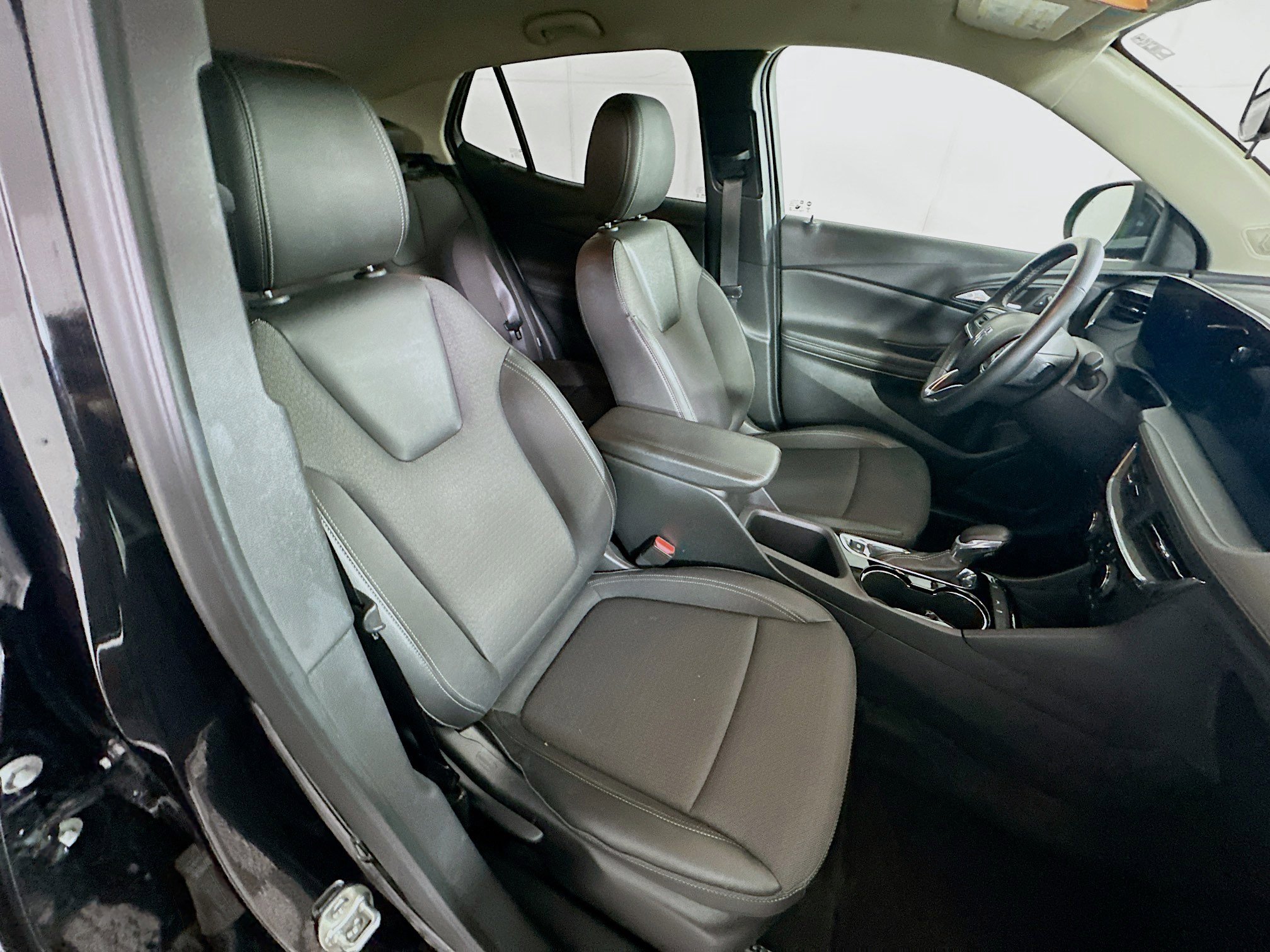 Used 2025 Buick Encore GX Preferred FWD image 30