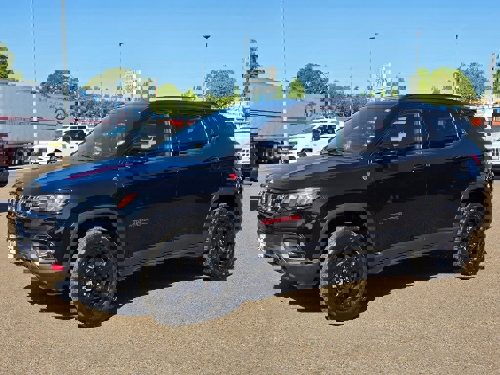 Used 2023 Jeep Compass Trailhawk image 1