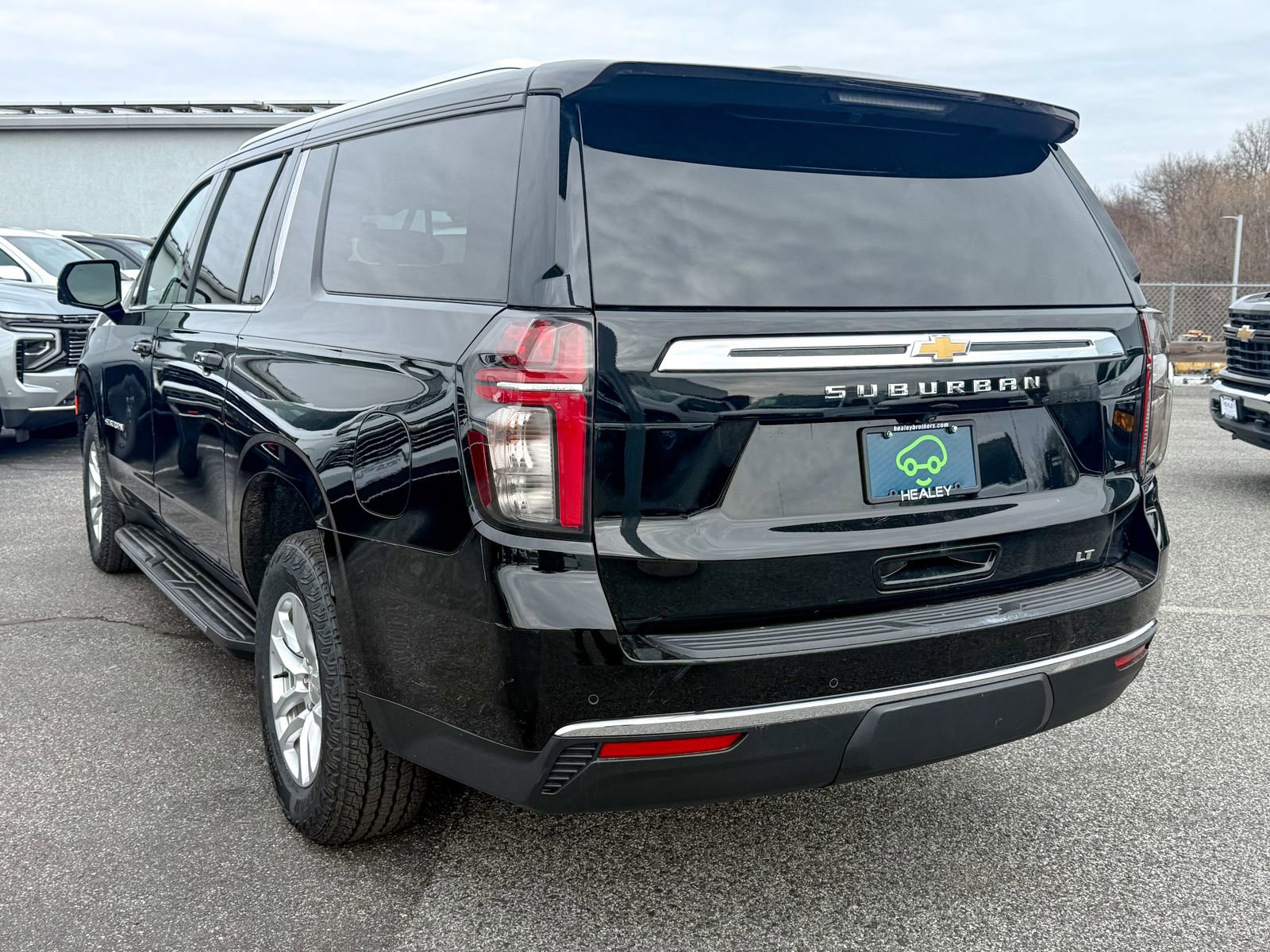 Certified 2022 Chevrolet Suburban LT w/ Luxury Package image 5