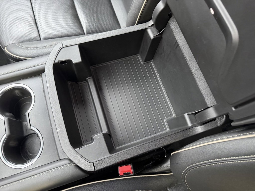 Used 2023 Chevrolet Suburban Premier image 27