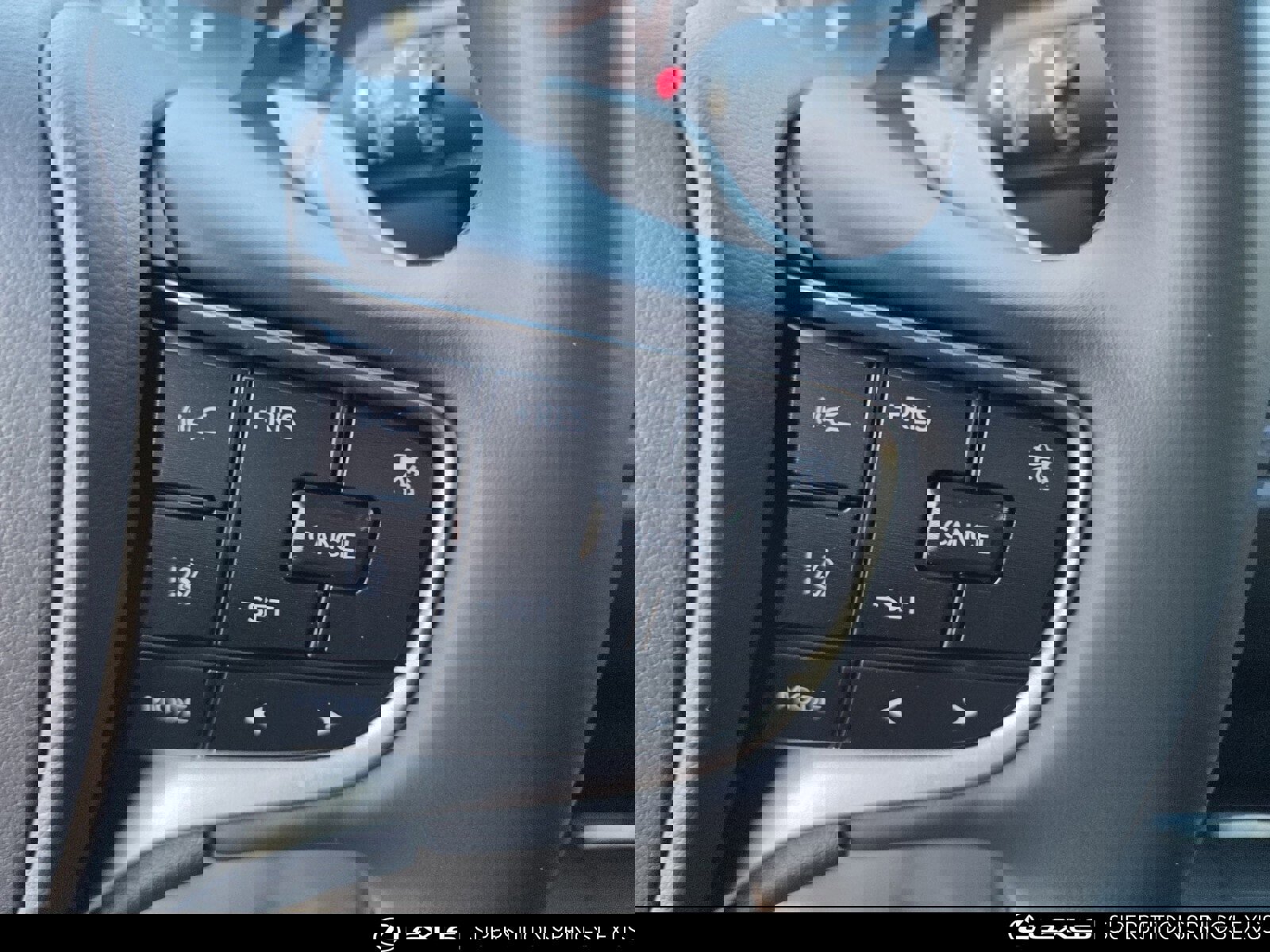 Used 2025 Lexus ES 300h w/ Premium Package image 26