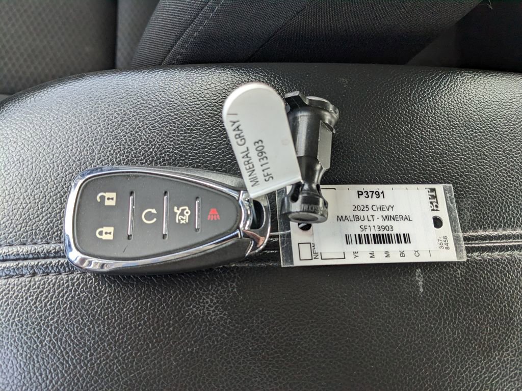 Used 2025 Chevrolet Malibu LT image 32
