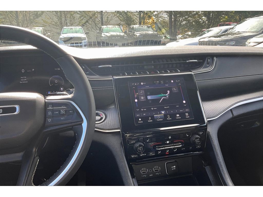 Used 2024 Jeep Grand Cherokee L Laredo image 6