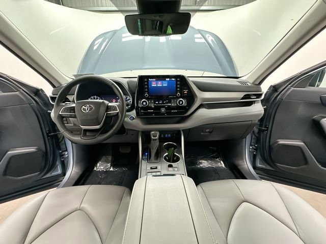 Used 2022 Toyota Highlander XLE AWD/4WD image 21