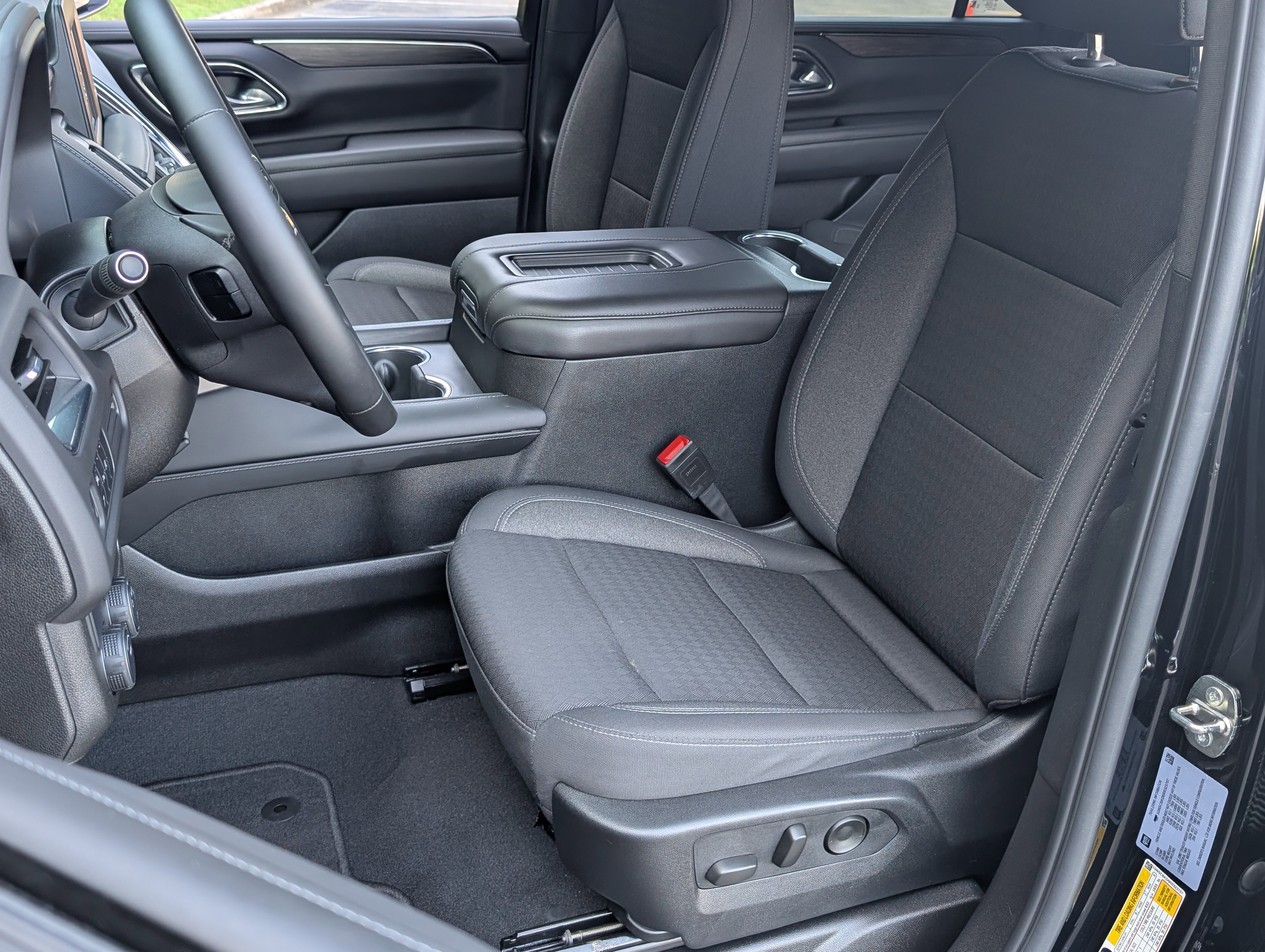 Used 2024 Chevrolet Suburban LS RWD image 16