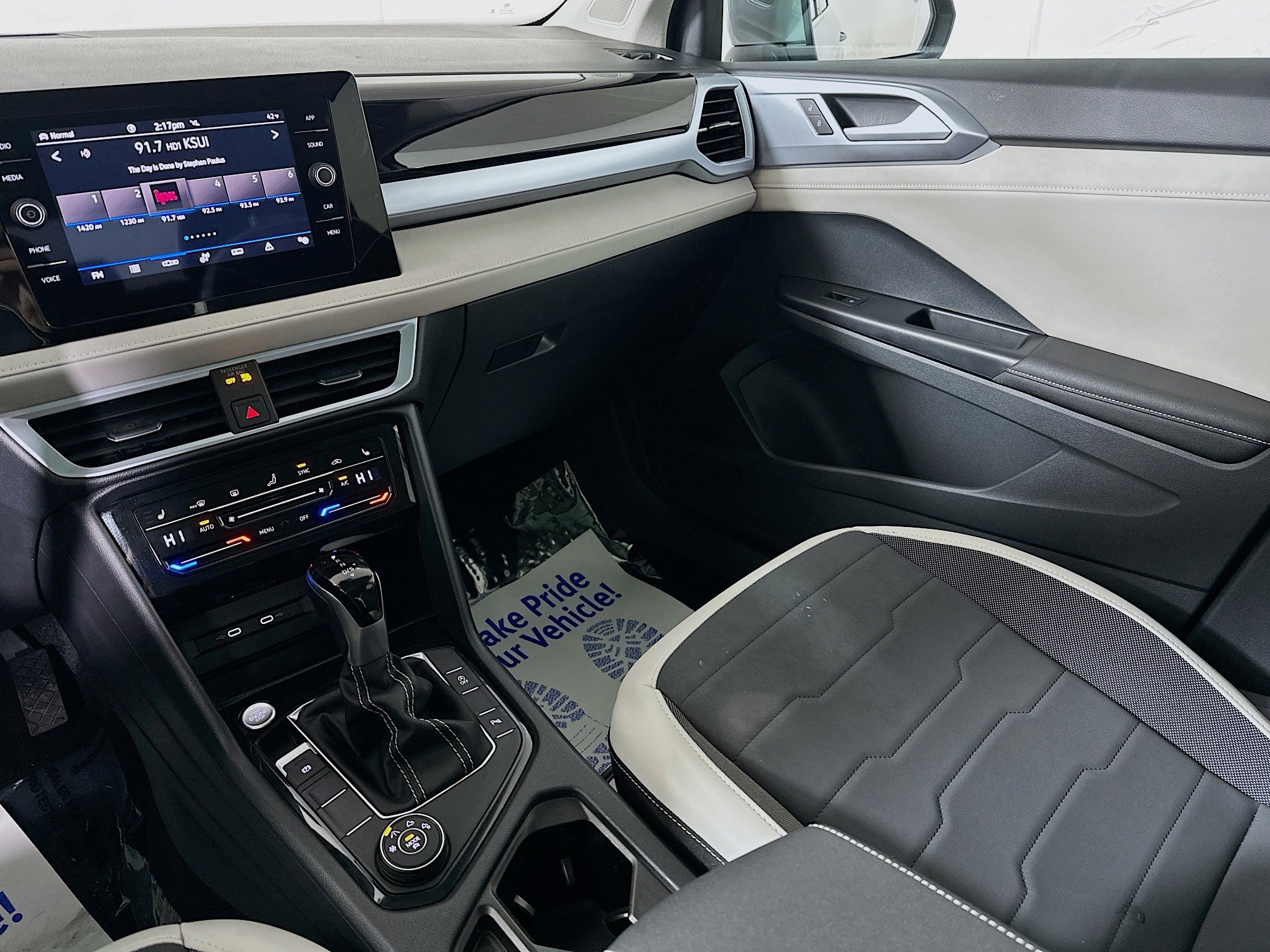 Used 2025 Volkswagen Taos SE w/ Panoramic Sunroof Package image 22