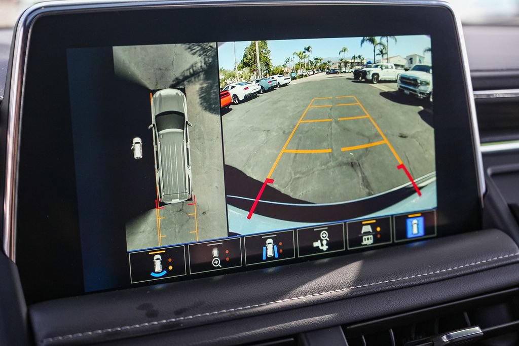 Used 2023 Chevrolet Suburban LT w/ Luxury Package RWD image 23