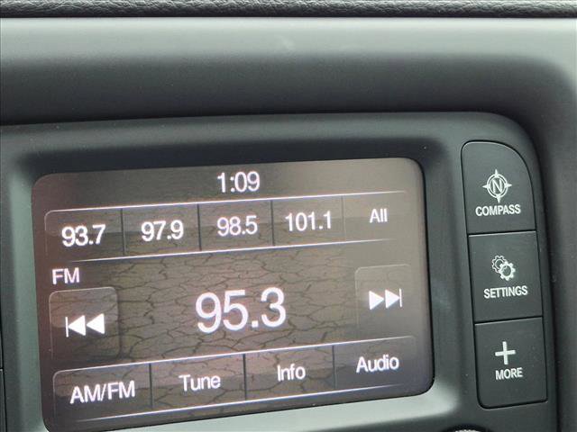 Used 2018 Jeep Compass Latitude FWD image 6