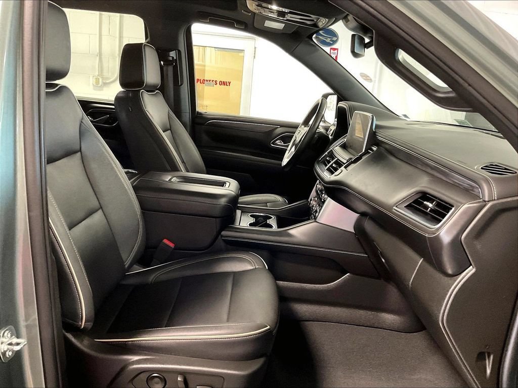Used 2023 GMC Yukon SLT w/ SLT Premium Package AWD/4WD image 11