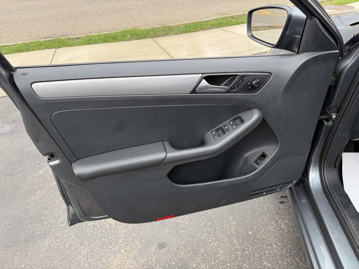 Used 2018 Volkswagen Jetta S w/ Cold Weather Package FWD image 11