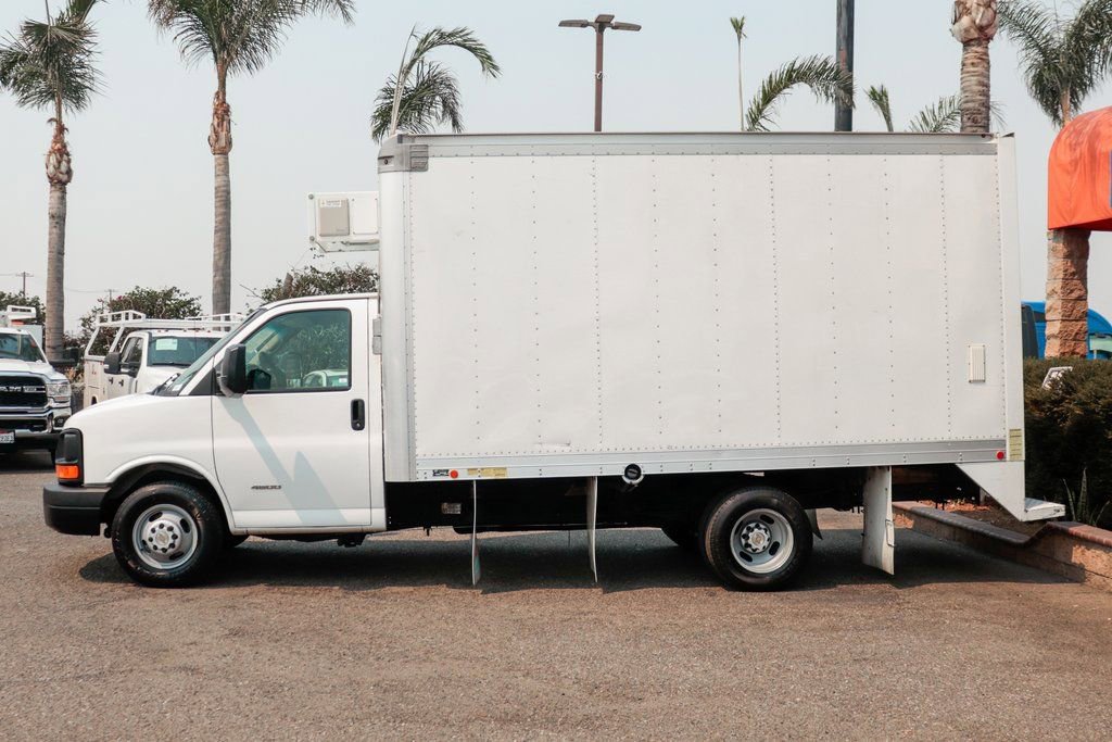 Used 2015 Chevrolet Express 4500 RWD image 5