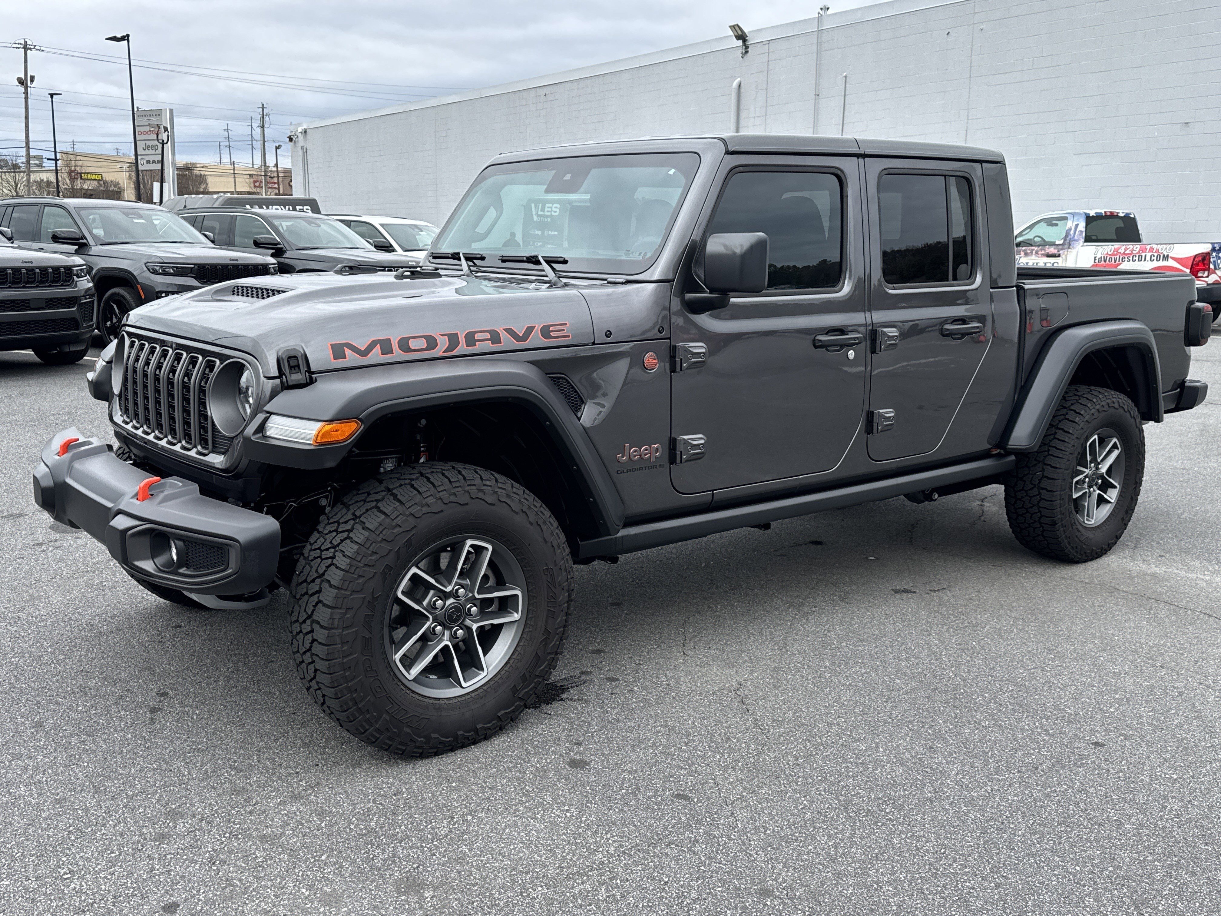 Used 2025 Jeep Gladiator Mojave w/ Convenience Group image 8