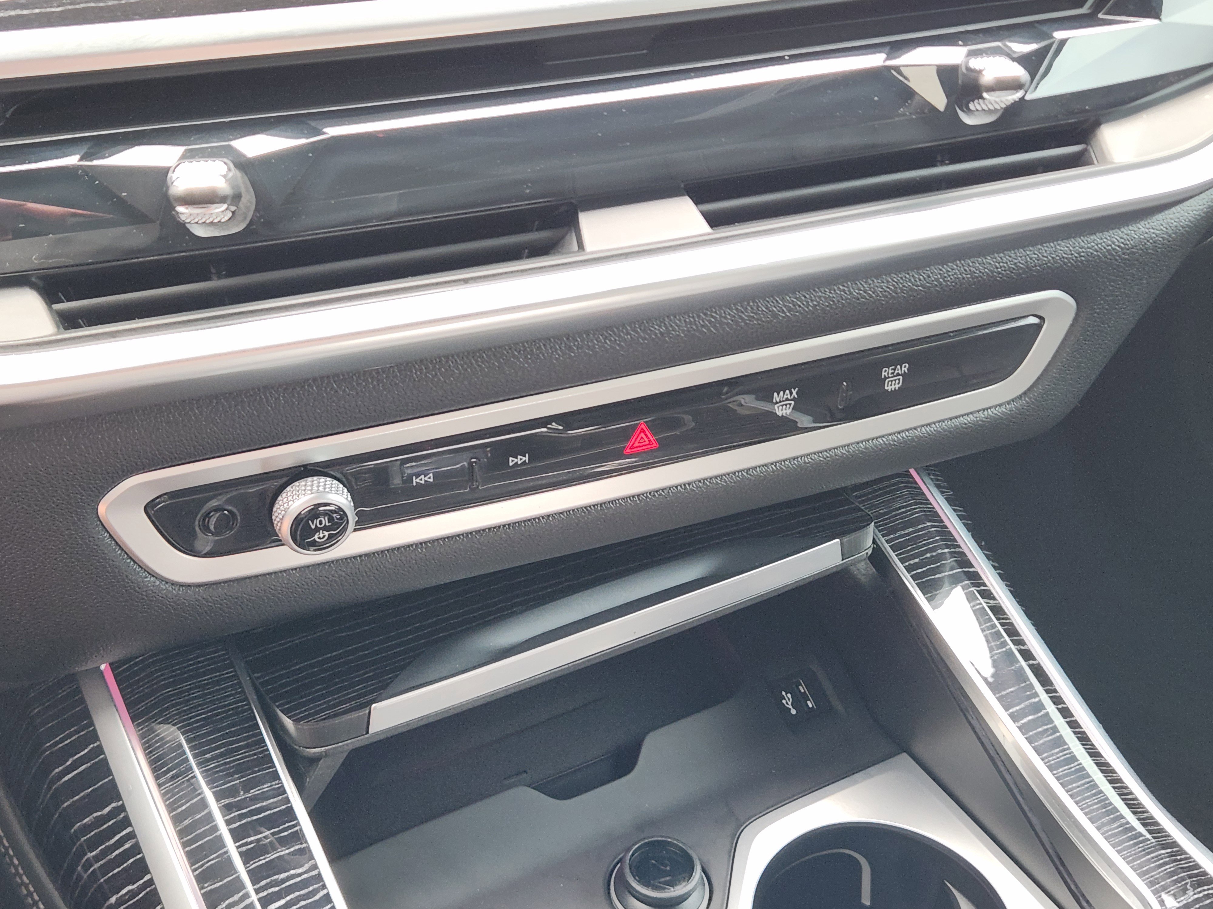 Used 2025 BMW X7 M60i AWD/4WD image 19