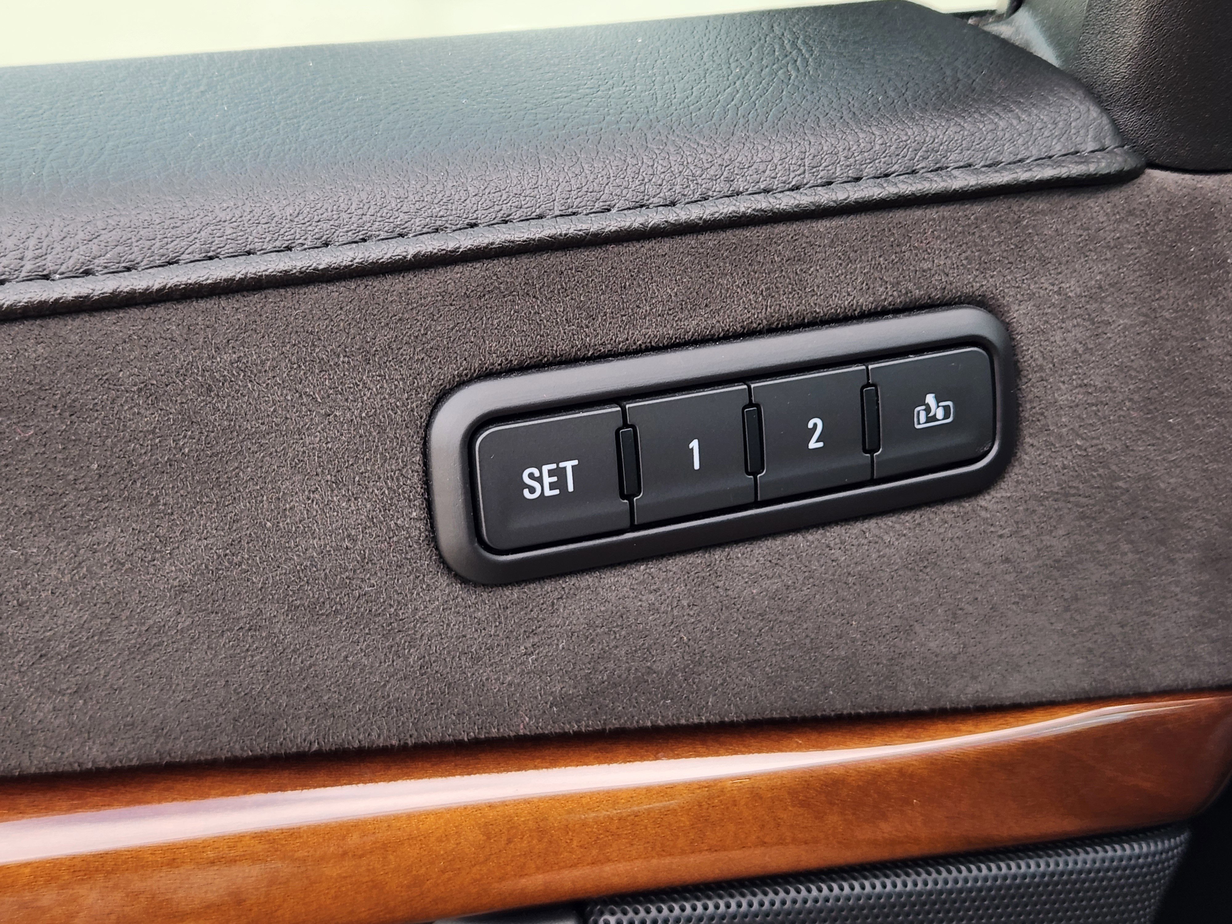 Used 2018 Cadillac Escalade ESV Premium Luxury AWD/4WD image 19