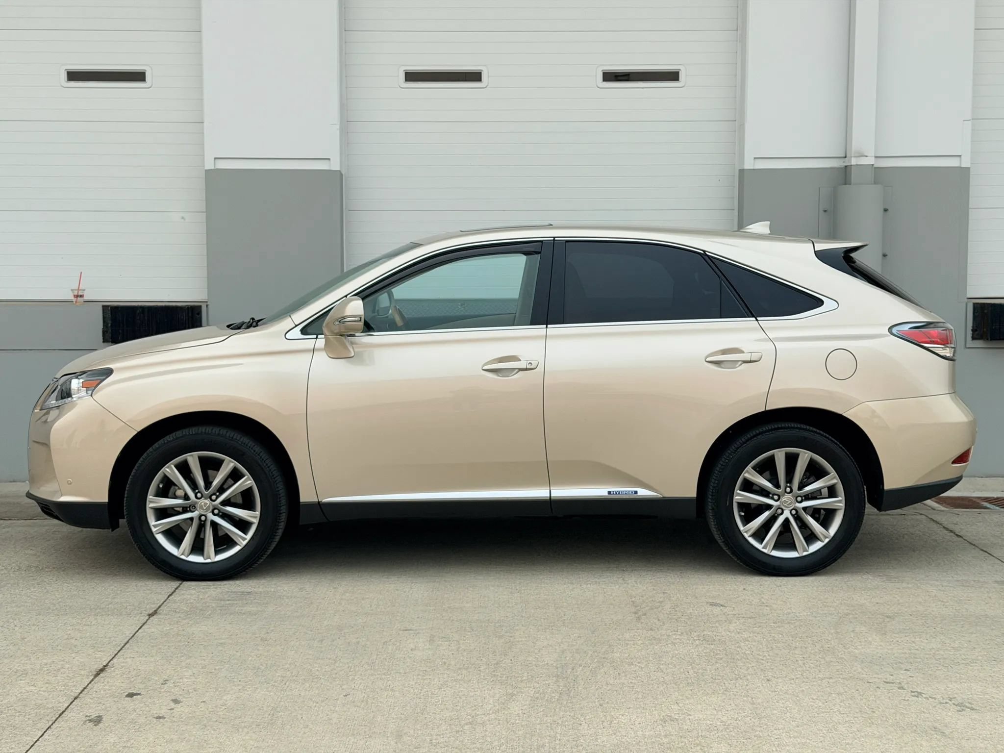Used 2014 Lexus RX 450h FWD image 2
