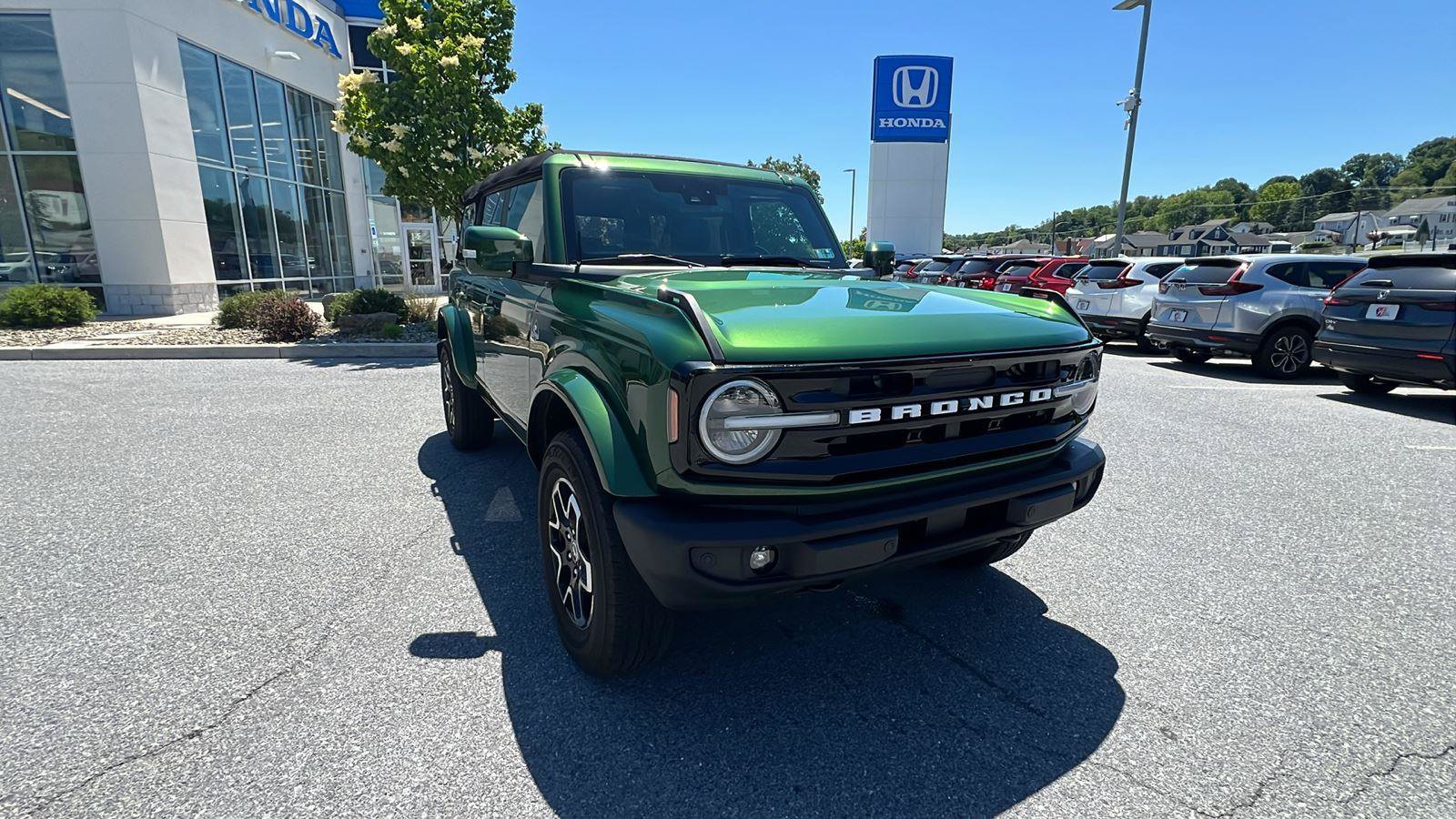Used 2025 Ford Bronco Outer Banks AWD/4WD image 2