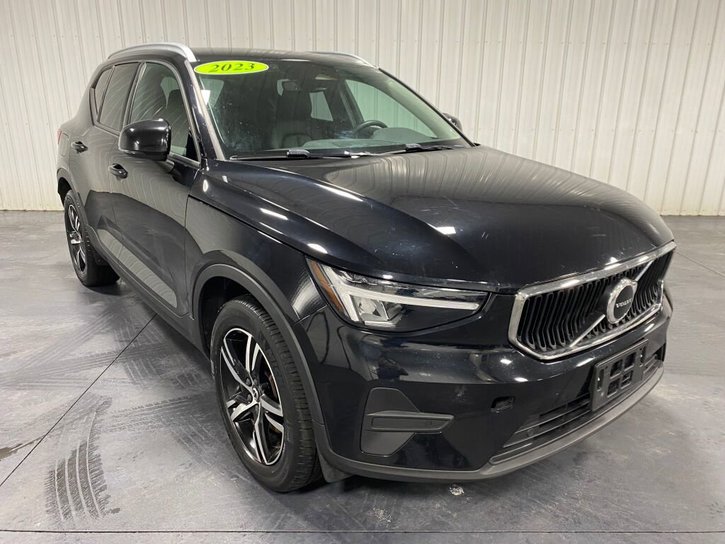 Used 2023 Volvo XC40 B5 Core AWD/4WD video 2