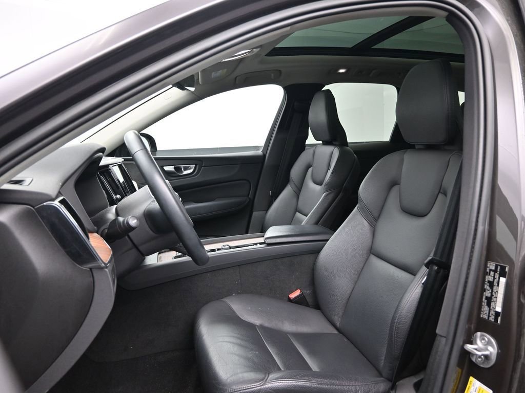 Certified 2023 Volvo XC60 B5 Plus w/ Climate Package AWD/4WD image 16