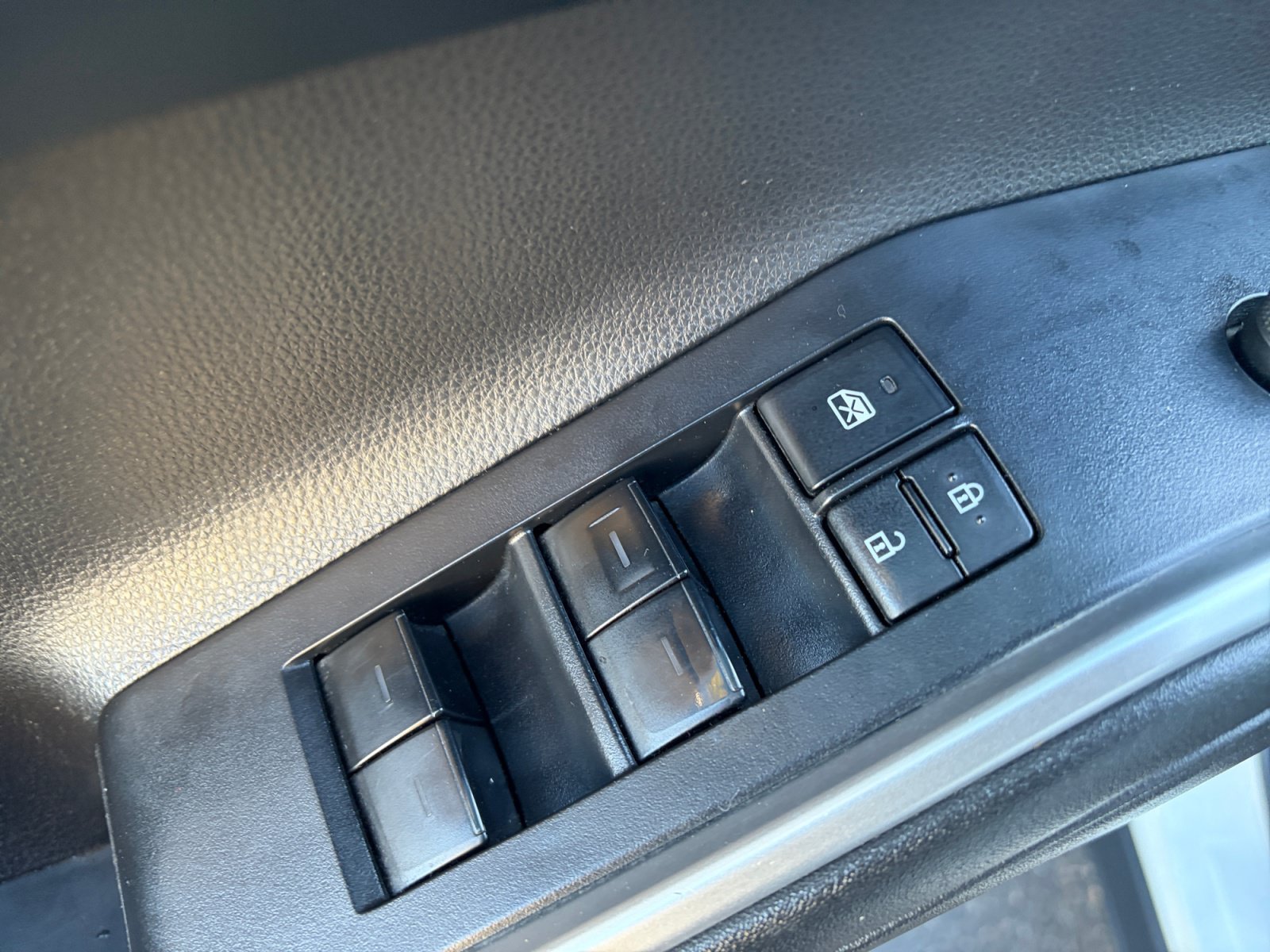 Used 2022 Toyota Highlander XLE AWD/4WD image 13