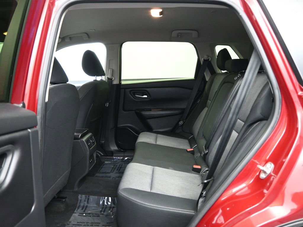 Used 2024 Nissan Rogue SV image 31