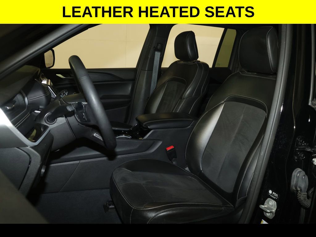 Used 2023 Jeep Grand Cherokee Altitude image 4