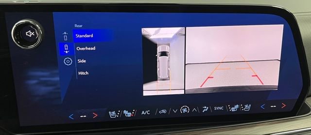 Used 2025 Chevrolet Suburban Premier image 32