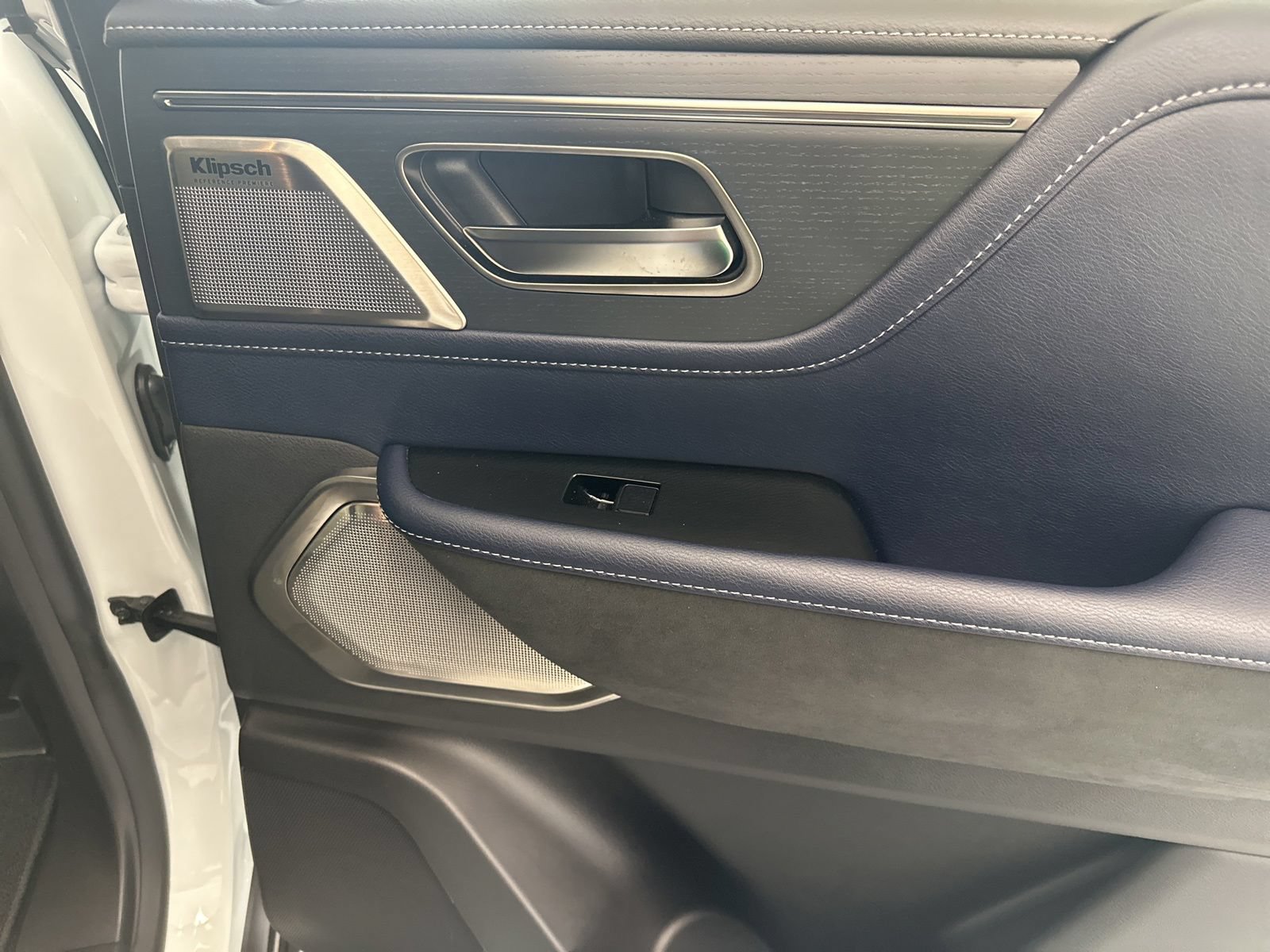 New 2026 INFINITI QX80 4WD image 16
