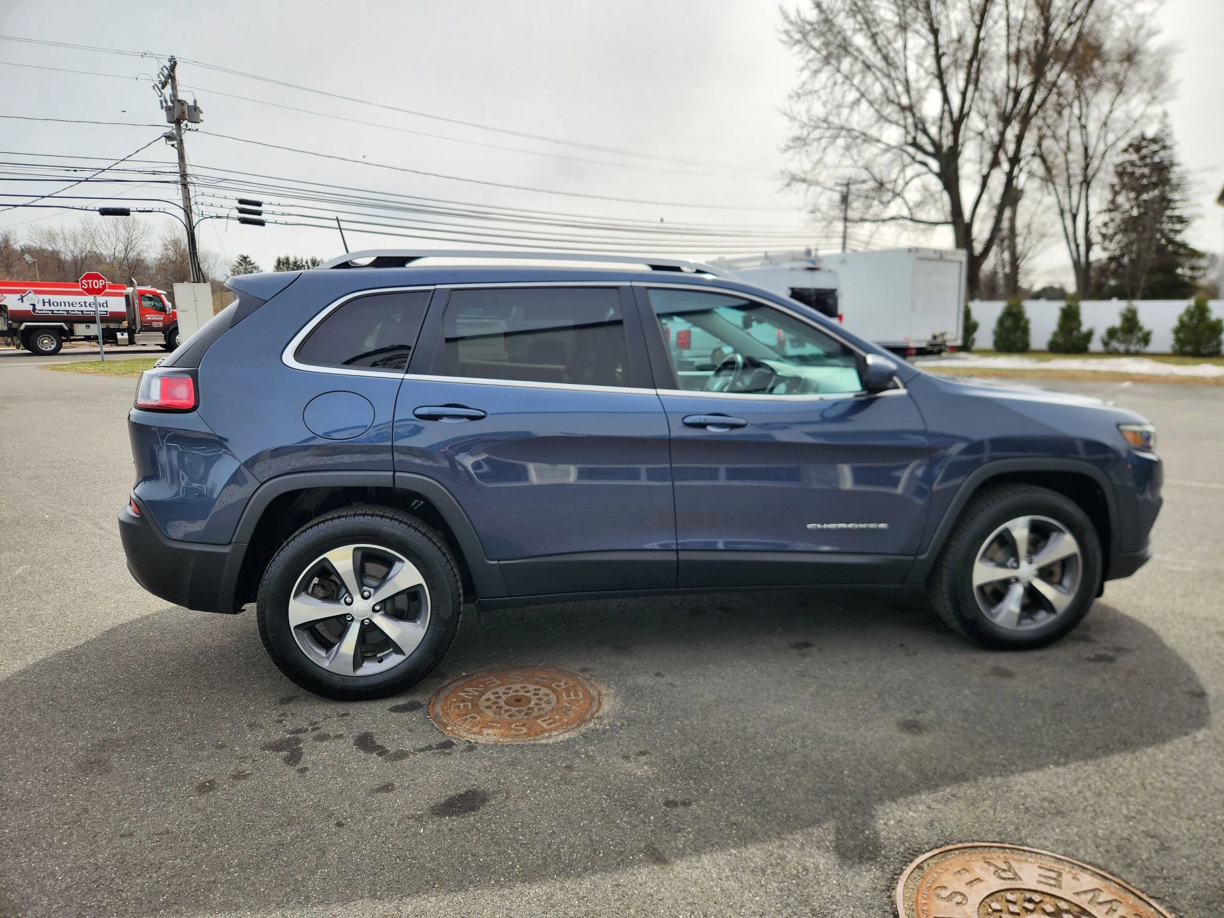 Used 2019 Jeep Cherokee Limited AWD/4WD image 18