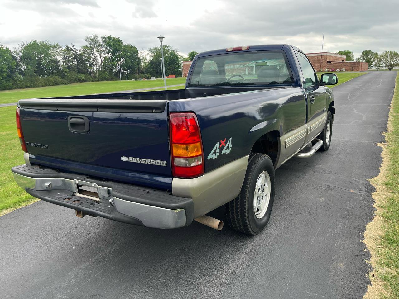 Used 2000 Chevrolet Silverado 1500 LS image 8