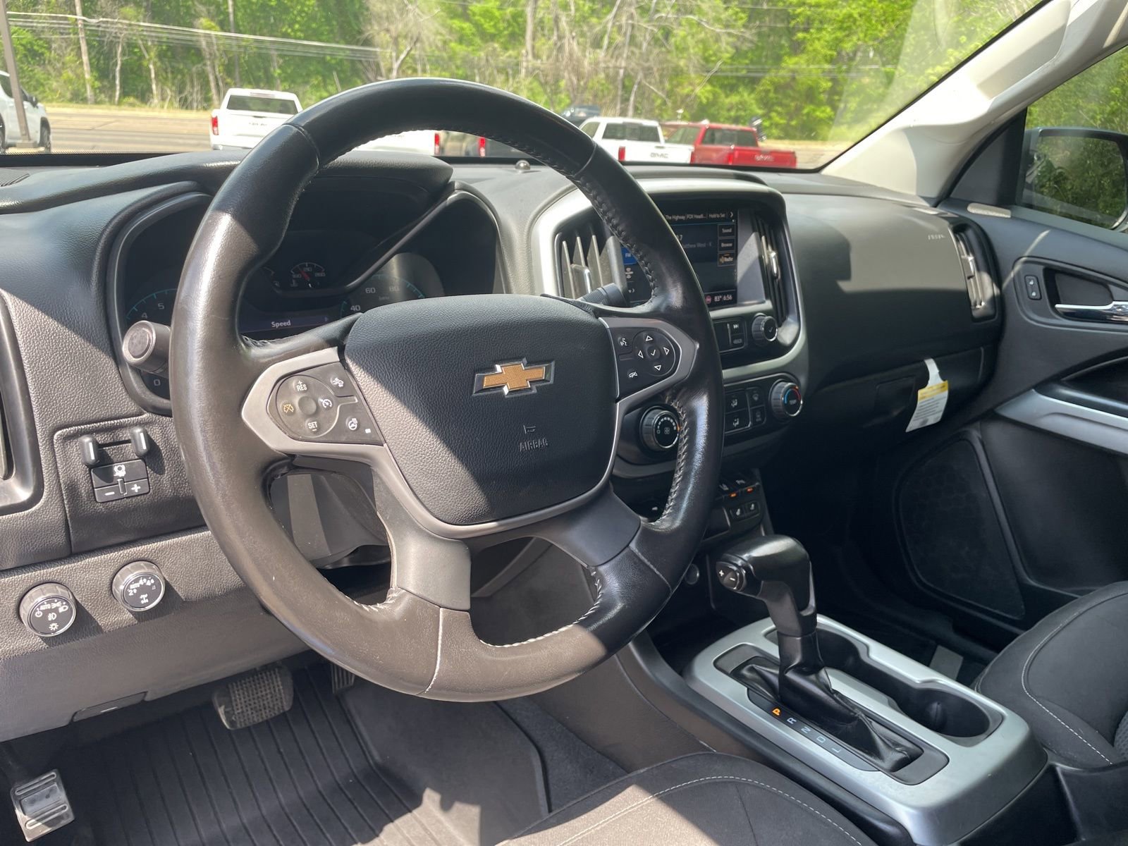 Used 2020 Chevrolet Colorado LT w/ Safety Package image 21