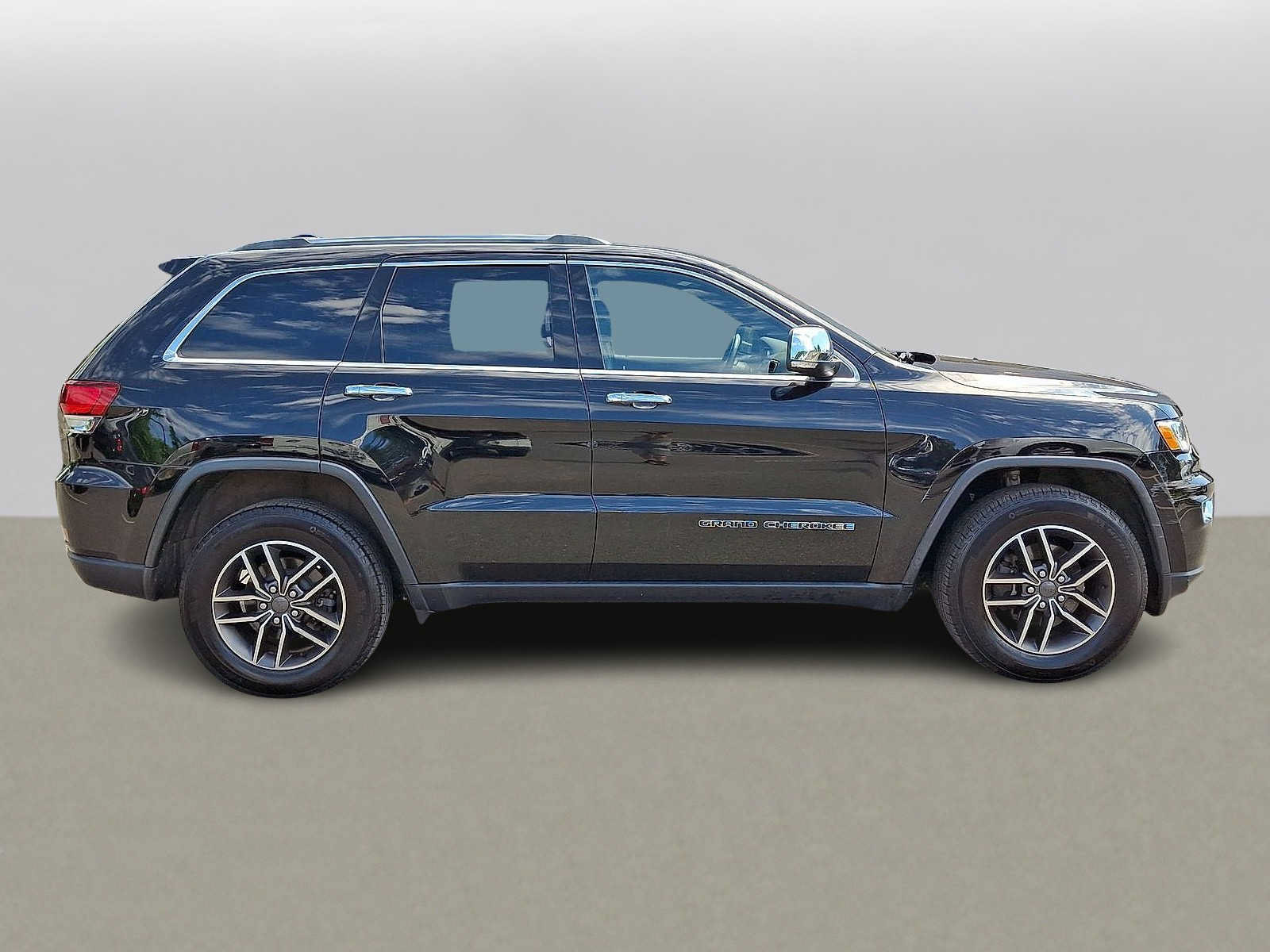Used 2020 Jeep Grand Cherokee Limited AWD/4WD image 32