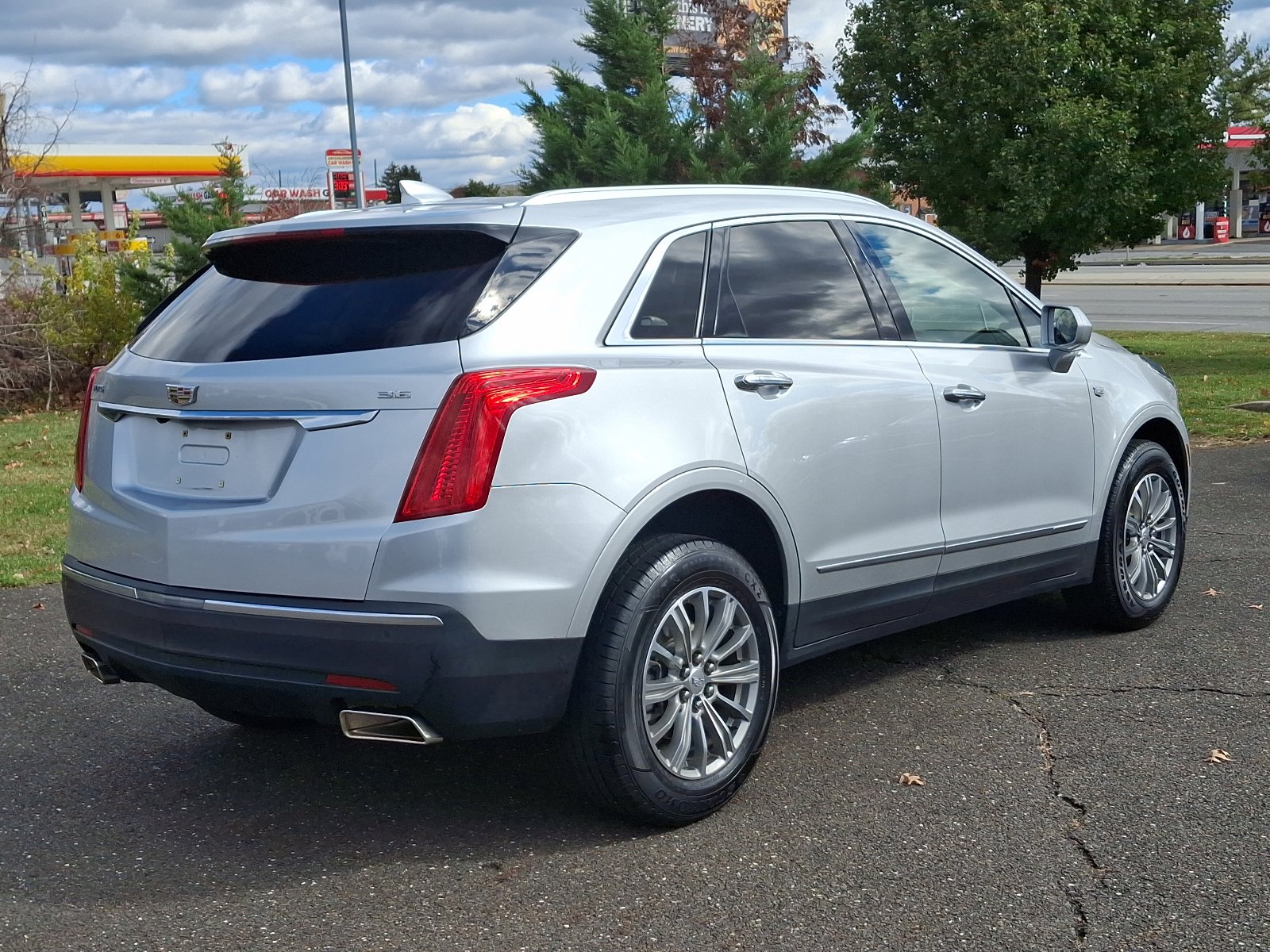 Used 2018 Cadillac XT5 Luxury w/ LPO, Wheel Lock Package image 6