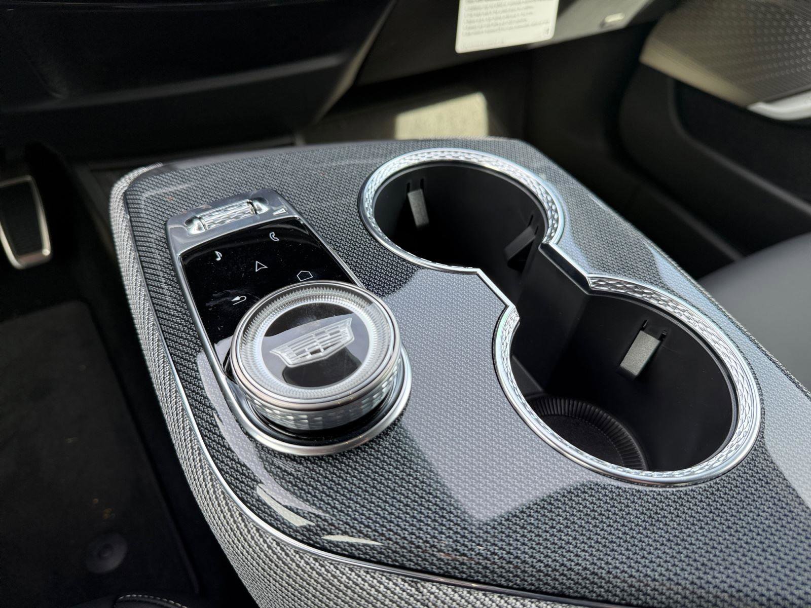 New 2026 Cadillac Optiq Luxury 1 image 27