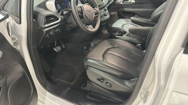 Used 2024 Chrysler Pacifica Limited FWD image 7