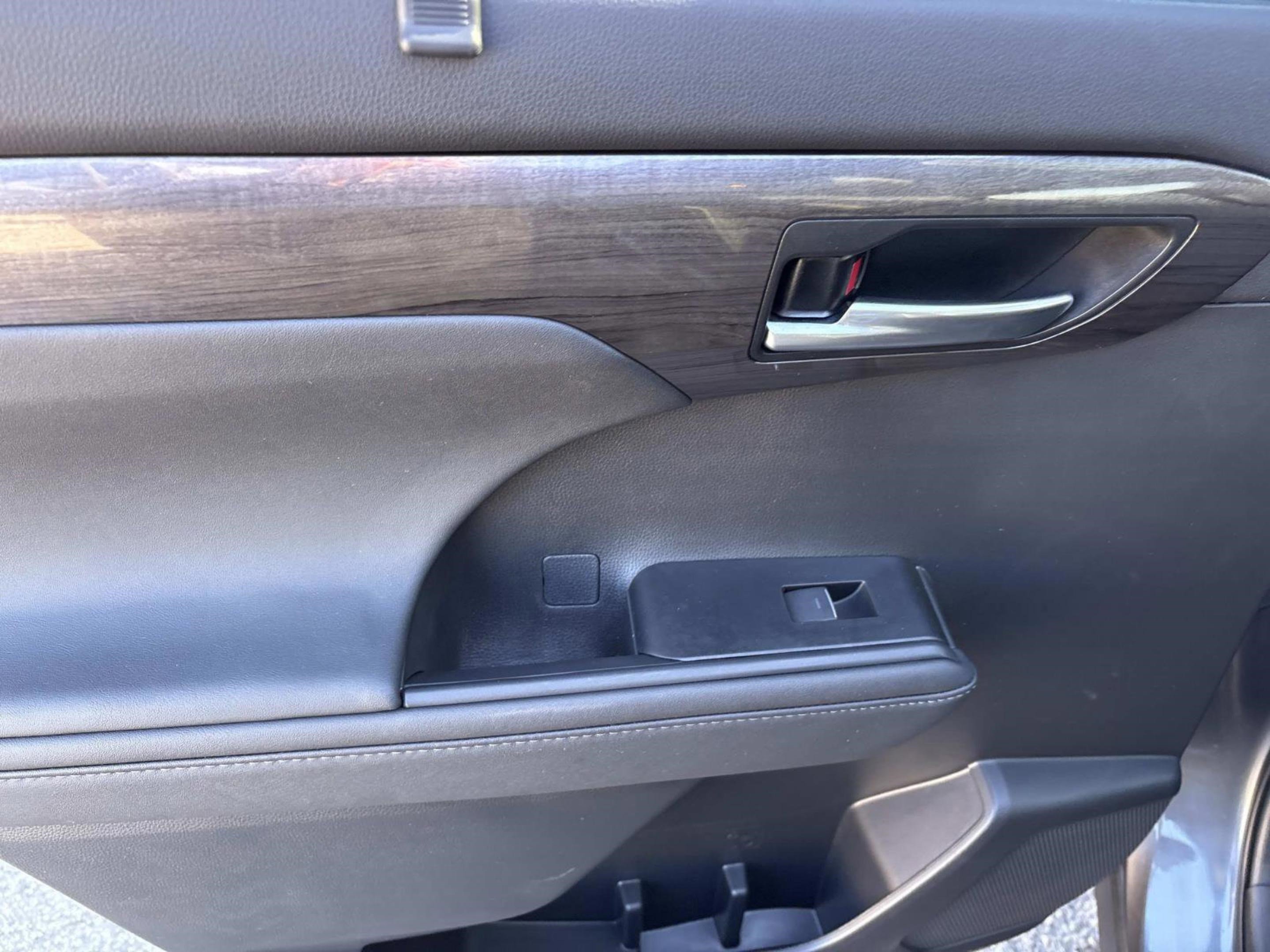 Used 2023 Toyota Highlander Platinum image 22