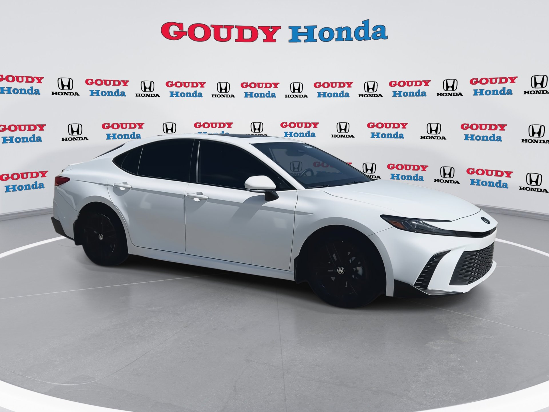 Used 2025 Toyota Camry SE w/ Multimedia Upgrade Package FWD image 2