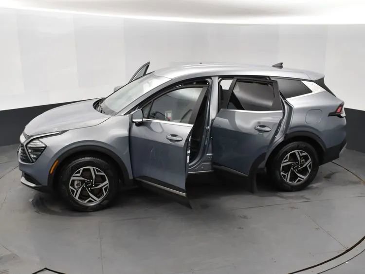 Used 2025 Kia Sportage LX image 7