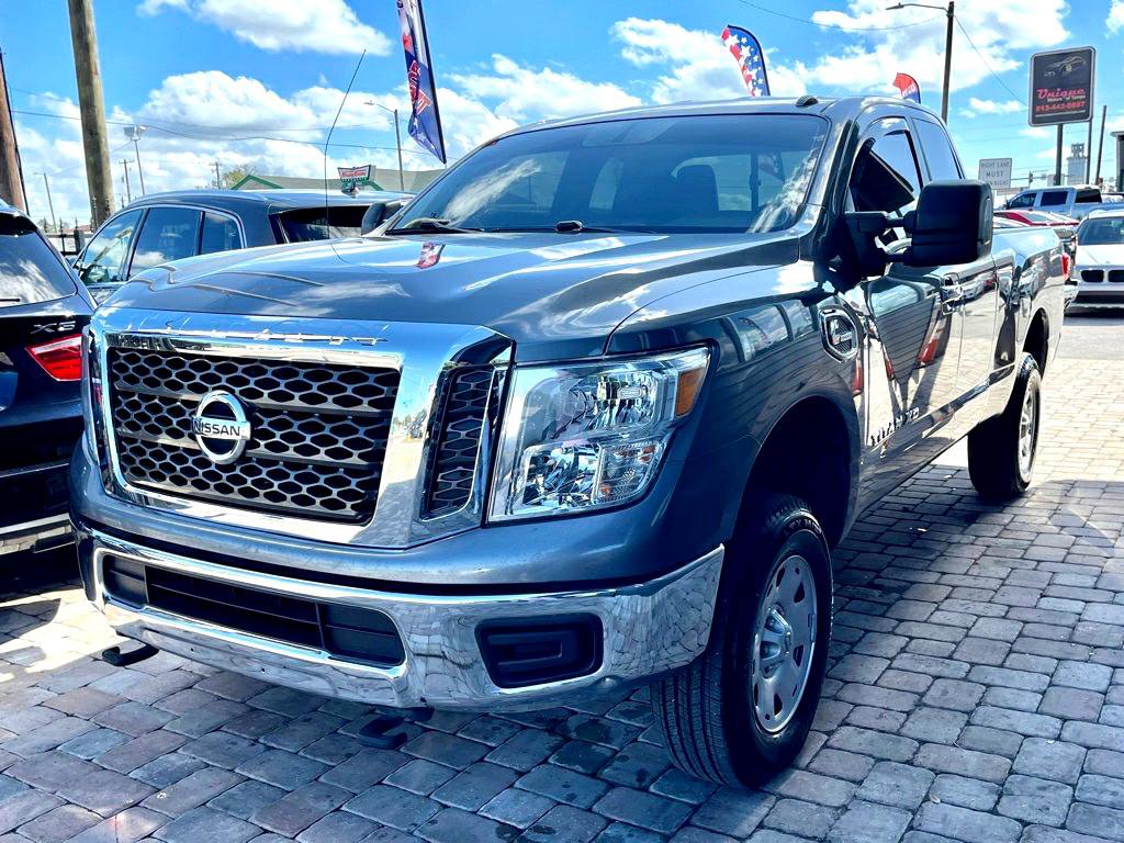 Used 2017 Nissan Titan SV AWD/4WD image 6