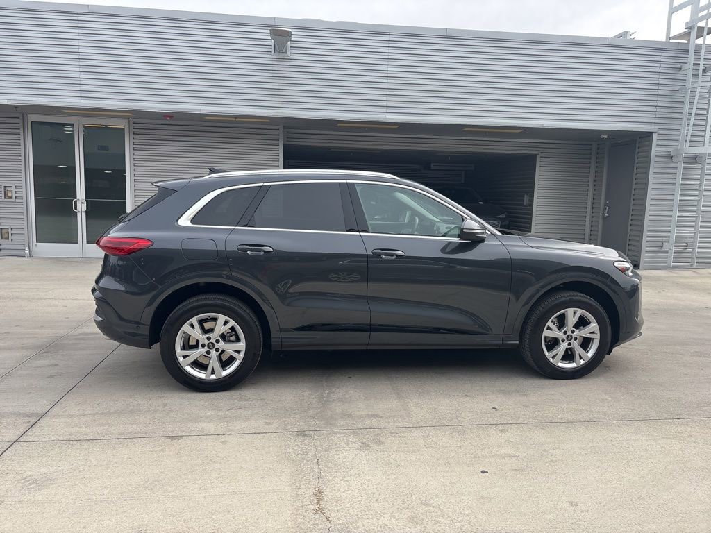 Certified 2025 Audi Q5 Premium w/ Convenience Package image 4