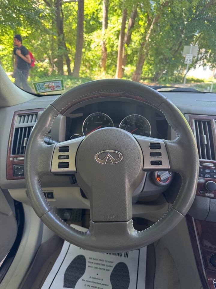 Used 2005 INFINITI FX35 AWD w/ (U01) Technology Pkg image 12