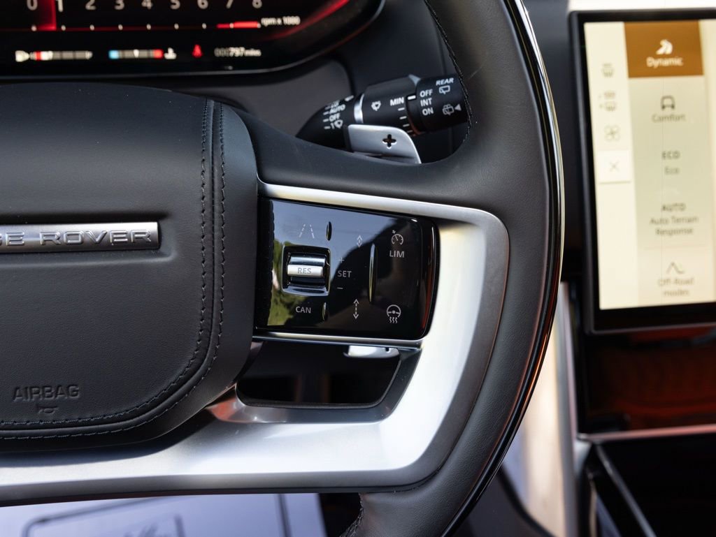 Used 2025 Land Rover Range Rover SE AWD/4WD image 31