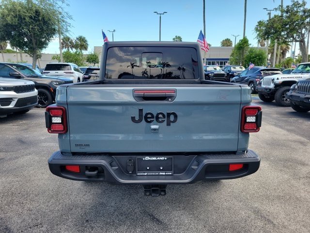 Used 2024 Jeep Gladiator Mojave AWD/4WD image 6