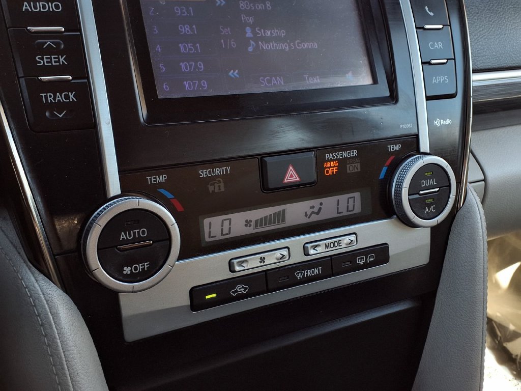 Used 2012 Toyota Camry XLE w/ Leather Pkg FWD image 10