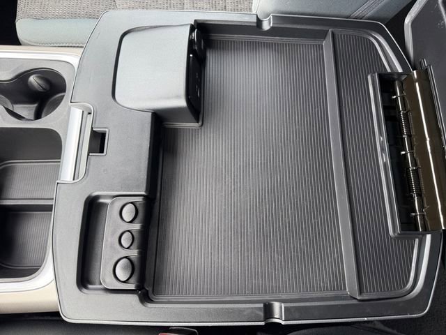 Used 2017 RAM 1500 Classic SLT w/ SLT Plus D←cor Group image 27