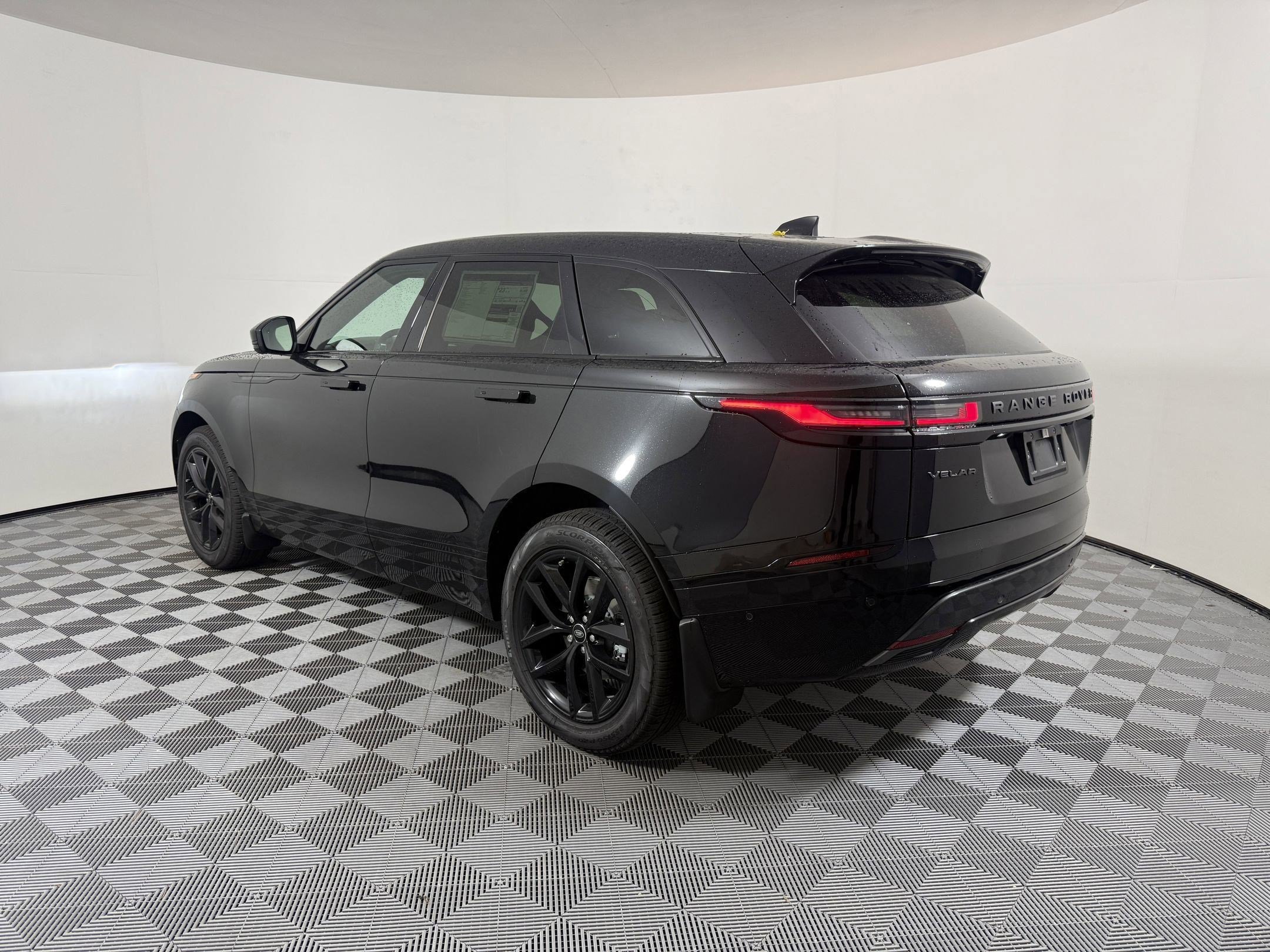 Used 2026 Land Rover Range Rover Velar Dynamic SE AWD/4WD image 3