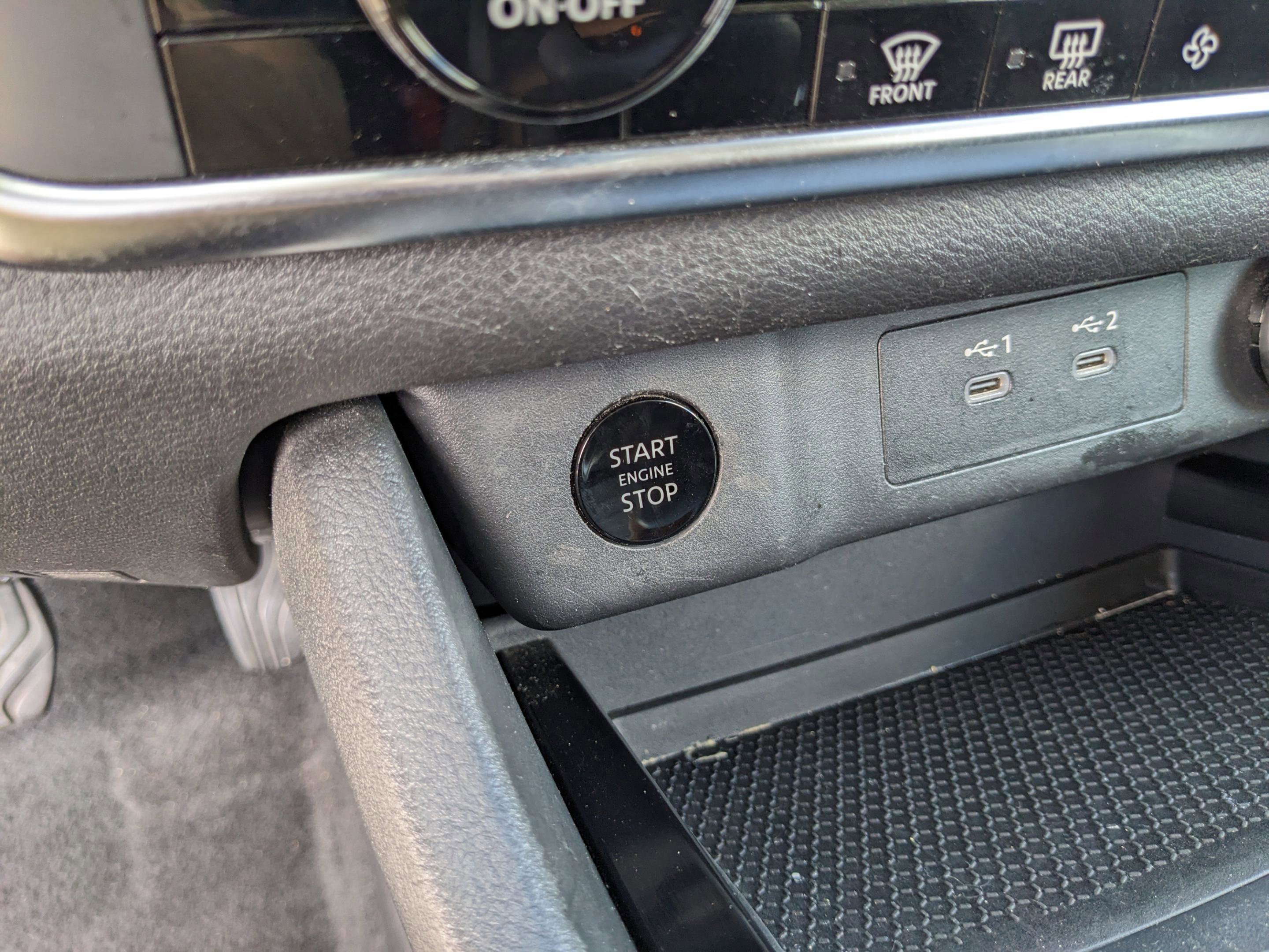 Used 2024 Nissan Rogue SV image 28