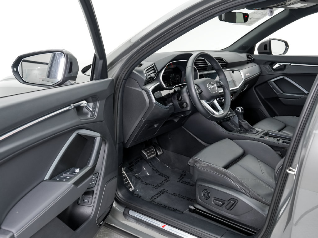 Used 2022 Audi Q3 2.0T Premium Plus w/ Premium Plus Package AWD/4WD image 7