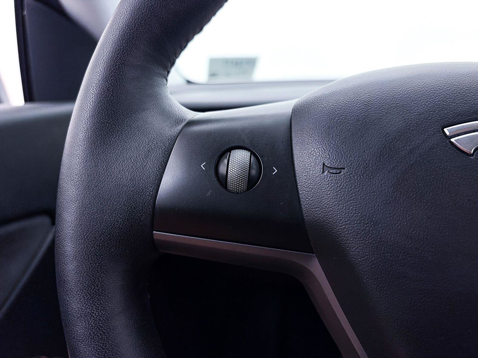 Used 2021 Tesla Model Y Long Range AWD/4WD image 27