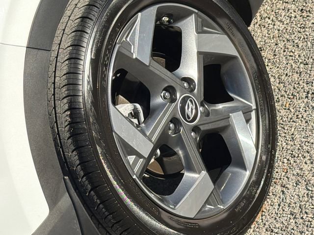 Used 2025 Hyundai Venue Limited FWD image 8