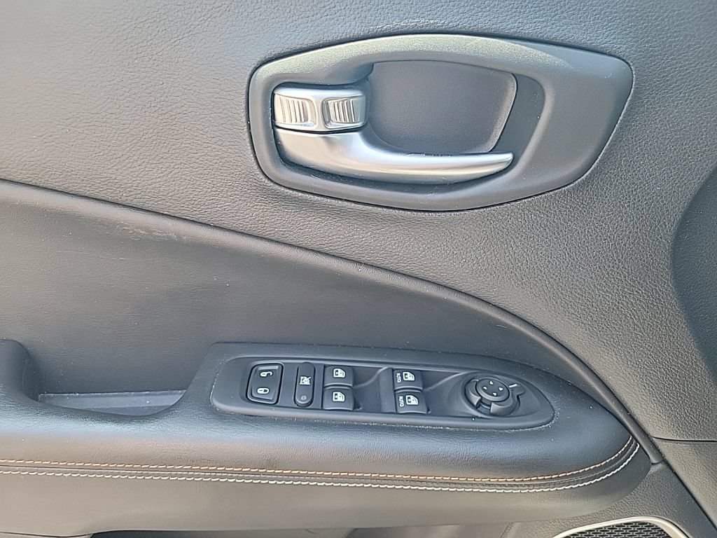 Used 2019 Jeep Compass Latitude w/ Popular Equipment Group AWD/4WD image 16